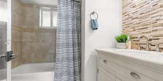 1170 NE 191st St Gallery 13