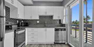 4332 Collins Ave Gallery 4