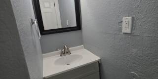 Comfortable 3-Bedroom Home with Private Upstairs Suite Gallery 16