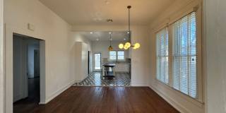 Fully Restored 2BR Classic Near Downtown Dignowity Hill Gallery 8