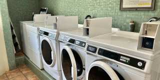 Tropic Seas one bdrm., one bath apartment, Oceanfront property, by Diamond Head and Kapiolani Park! Gallery 16