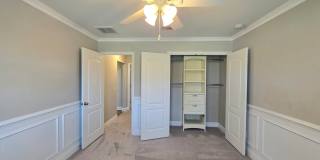 Spacious 3-Bedroom Home - Stonechase Gallery 14