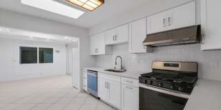 "Rare Single-Story Remodel: Modern 3BR End-Unit in University Park Gallery 52