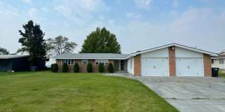 Lake Front Home For Rent! 1/2 Off First Full Months Rent Move in Special!!! Gallery 1