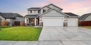 Immaculate Home w/3-Car Garage Gallery 1