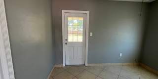 Welcome to 2154 Inner Cass, your ideal 2/1 home in Sarasota Gallery 5