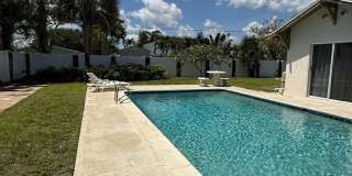 Pool home in Melbourne Beach Gallery 19