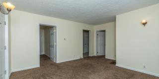 113 E 15th - 4 Bed/2 Bath - Updated kitchen and bath! Gallery 6