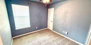Charming 3-Bedroom Home with Fireplace, Garage & Covered Patio! Gallery 10