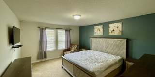 Spacious 5-Bed / 4.5-Bath Townhome w/ Private Pool & Sundeck in Gated Oakmont at Solterra Near Disney Gallery 22