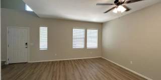 7422 S 40th Ln Gallery 2