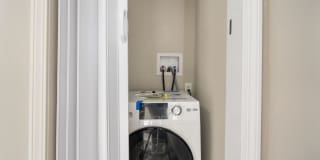 Charming 2BR Upstairs unit in Franklinton Gallery 23