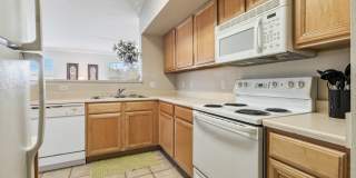 2/2 condo available now at the Villagio for annual lease Gallery 12