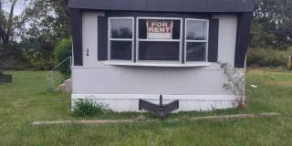 Cozy 2-Bedroom Trailer for Rent – Pet Friendly Gallery 1