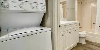 RENOVATED APARTMENT WITH IN-UNIT WASHER-DRYER & GARAGE PARKING! Gallery 15