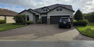 527 SE Vallarta Drive Gallery 1