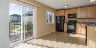 SPACIOUS TOWNHOME CONVENIENTLY LOCATED WITH IN-UNIT LAUNDRY Gallery 1