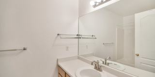 Beautiful Pet Friendly 3 bed/2.5 bath Townhome in Layton! Available on August 19th! Gallery 8