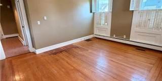 1561 Cranston Street Gallery 8