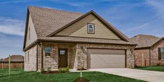 BEAUTIFUL BENTONVILLE HOME - LARGE FENCED IN YARD - BONUS ROOM UPSTAIRS Gallery 1