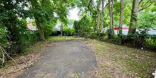 Move in Ready 4 Bedroom 1 1/2 bath house Available Gallery 8