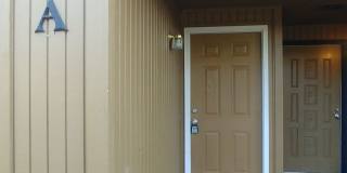 Freshly remodeled Townhouse Style Apartment with Private Yard Freshly remodeled Townhouse Style Apartment with Private Yard Gallery 12