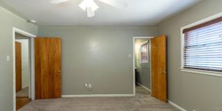 3104 49th Street Gallery 12