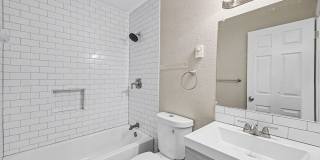 FOR RENT! Beautifully Remodeled 2 Bed/1 Bath Unit – Don’t Miss Out! Gallery 15