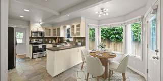 Charming Cottage in First Addition in Lake Oswego! Gallery 18