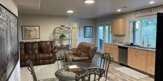 Juanita Retreat: Beautiful Setting on Rural Property Close to Downtown Jacksonville $300 Utility Fee Gallery 1