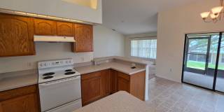 Spacious 4 Bdrm / 2 BA with 2 car garage Gallery 19