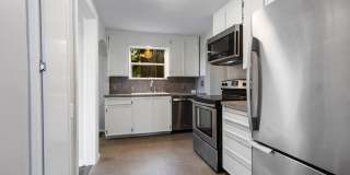 Historic Laurelhurst Home ~ Quiet Neighborhood~ Stunning Water View! 4 Mins to U Village/UW Historic Laurelhurst Home ~ Quiet Neighborhood~ Stunning Water View! 4 Mins to U Village/UW Gallery 5