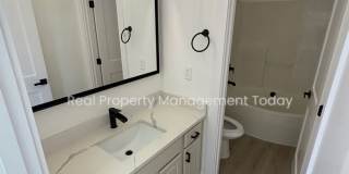 Beautifully Remodeled Modern 3-Bedroom TownHome with Fenced Yard & Garage in Orting Beautifully Remodeled Modern 3-Bedroom TownHome with Fenced Yard & Garage in Orting Gallery 10