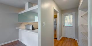 RENOVATED 2/1 w/ New Flooring/Paint, Fenced Yard, Deck, Walk In Closets, Granite Counters, & Stainless Appliances ! Avail NOW for $1295/month Gallery 10