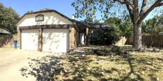 Quaint South Creek Beauty with Huge Yard Gallery 1