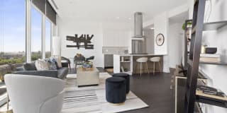 Elevate Lincoln Park Apartments Gallery 28