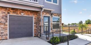 Free Internet + Mountain Views! Come see this charming 3BR Townhome in Denver - Perfect for Roommates or Small Family! Gallery 24