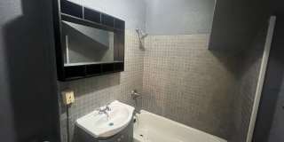 2 Bedroom Lower Duplex Milwaukee Gallery 7