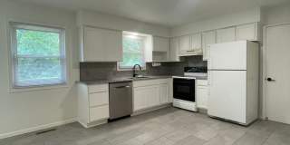 Great Location 3 bedroom 1 bath 1car garage Gallery 6