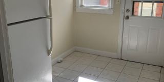 Cozy Two Bedroom Bungalow! Gallery 8