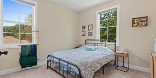 Stunning 4 Bedroom in Downtown Durham with Large Fenced Yard! Gallery 18