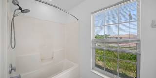 Spacious 3 bedroom 2 bathroom home in Lehigh Acres - New flooring! Gallery 23