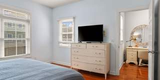 Furnished Pet-Friendly 30-Day Extended Stay Riverfront Condo Gallery 33