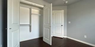 Townhouse with Garage - Minutes from Downtown Rogers Gallery 26
