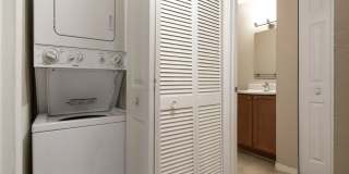 Park Lake — 1 Bed / 1 Bath + Den | Upstairs Condo | Brandon, FL Gallery 17