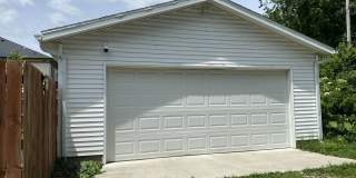 4 Bedroom Home Close to Downtown Gallery 21