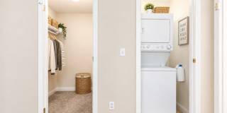 Spacious 2-bedroom 1-bath Apartment w/ Washer & Dryer Included! Gallery 3