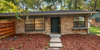 Beautiful 2 Bed / 2 Bath Brick Condo ⭐ Gallery 1