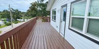 Downtown Clermont - Beautifully Renovated 2-Bed/1-Bath Upstairs Unit with Stunning Lake Minneola Views- Gallery 15