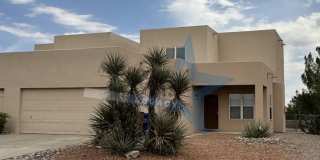 Cute 3 Bedroom Townhouse - Close to Everything! Gallery 1
